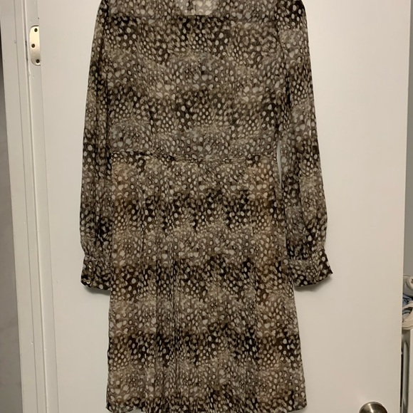 Beautiful light long sleeve knee length dress - Picture 6 of 6